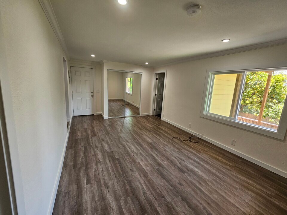 9411 Castlewood St in Oakland, CA - Building Photo