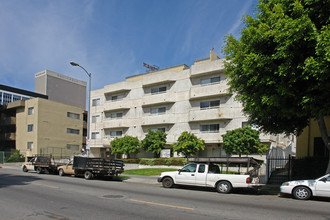 Garden Irolo Apartments in Los Angeles, CA - Building Photo - Building Photo