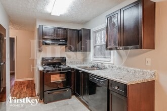 443 Fairlock Ln NW in Atlanta, GA - Building Photo - Building Photo