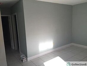 4Plex in Opa Locka, FL - Foto de edificio - Building Photo