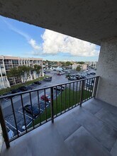 701 Three Islands Boulevard in Hallandale Beach, FL - Foto de edificio - Building Photo