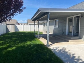 8800 Midvale Rd in Yakima, WA - Building Photo - Building Photo