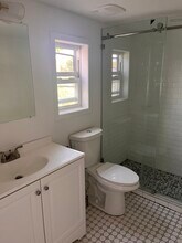 349 Bellmore Rd in East Meadow, NY - Foto de edificio - Building Photo