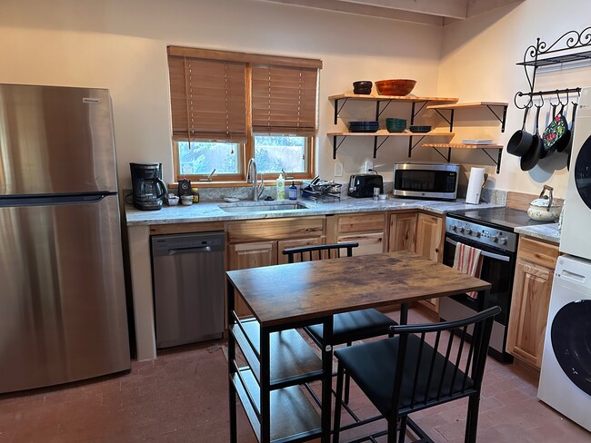 1511 Don Gaspar Ave in Santa Fe, NM - Foto de edificio - Building Photo