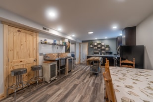 145 Sunset Dr in Livingston, MT - Building Photo