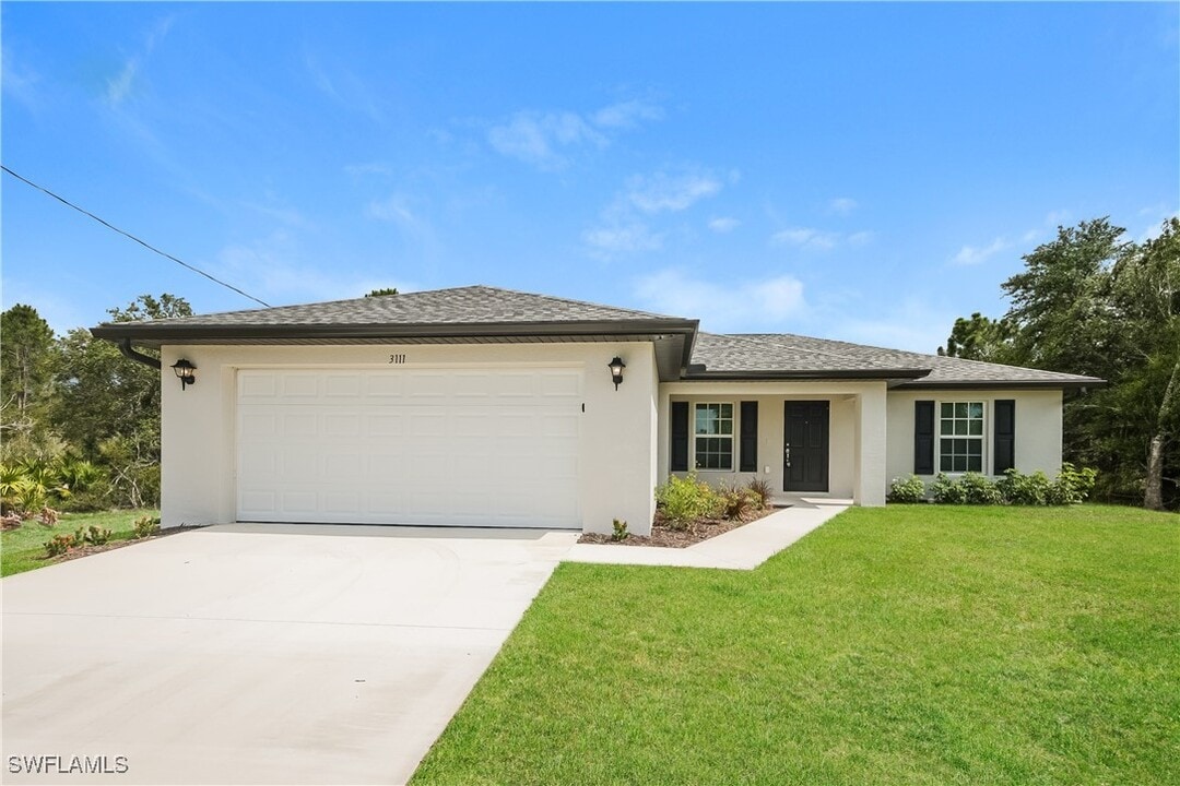 3111 62nd St W in Lehigh Acres, FL - Building Photo