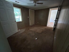 201 Herring Rd in Newnan, GA - Foto de edificio - Building Photo