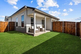 Mansions Eight65 in Hutto, TX - Building Photo - Building Photo