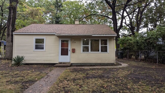 2284 Austin St in Muskegon, MI - Foto de edificio - Building Photo