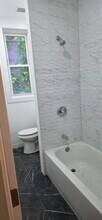 572 River St, Unit 1 in Troy, NY - Foto de edificio - Building Photo