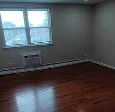 153 Burmont Rd, Unit B in Drexel Hill, PA - Building Photo - Building Photo