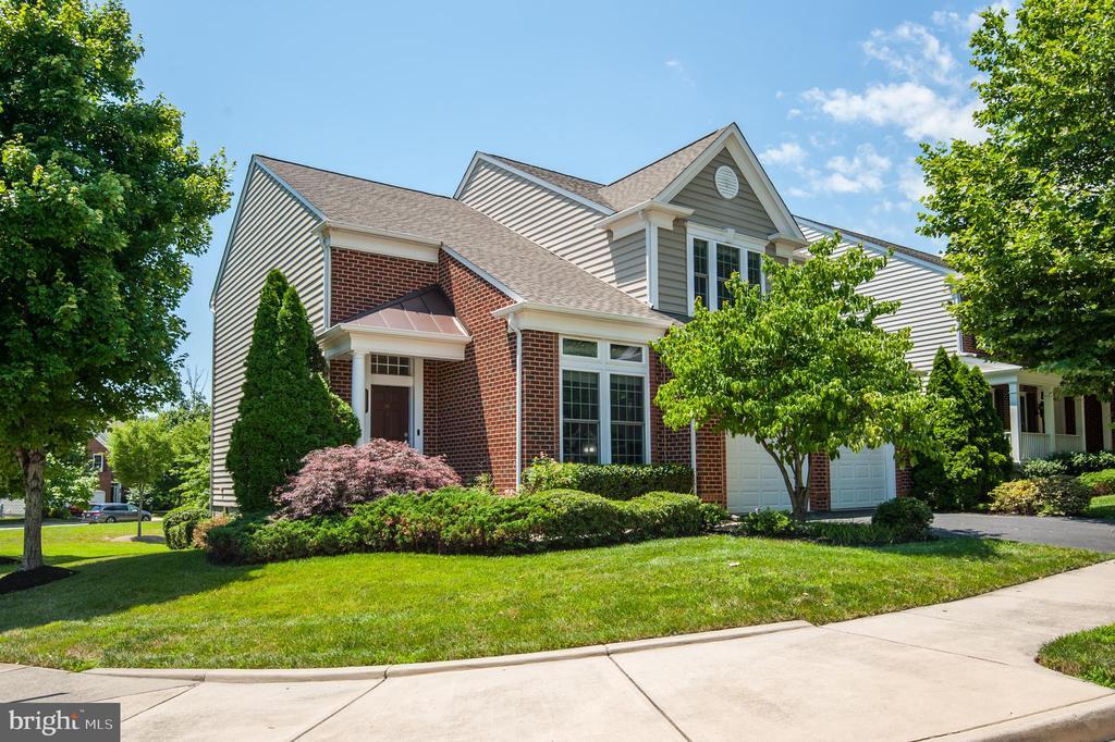 42827 Ravenglass Dr in Ashburn, VA - Foto de edificio