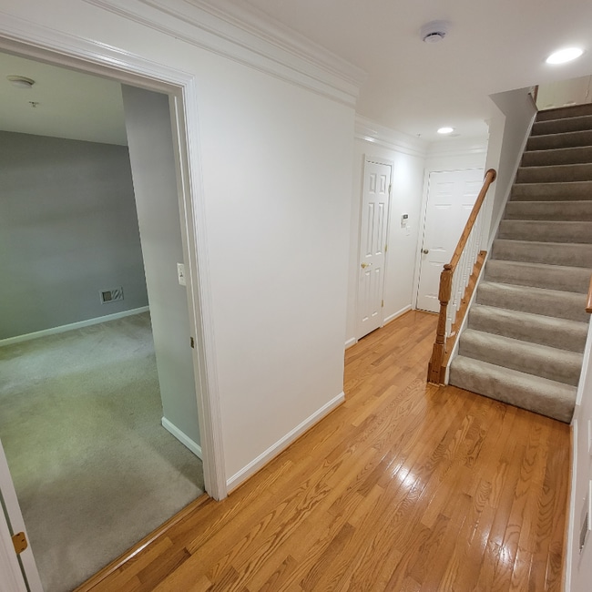 324 Casey Ln in Rockville, MD - Foto de edificio - Building Photo