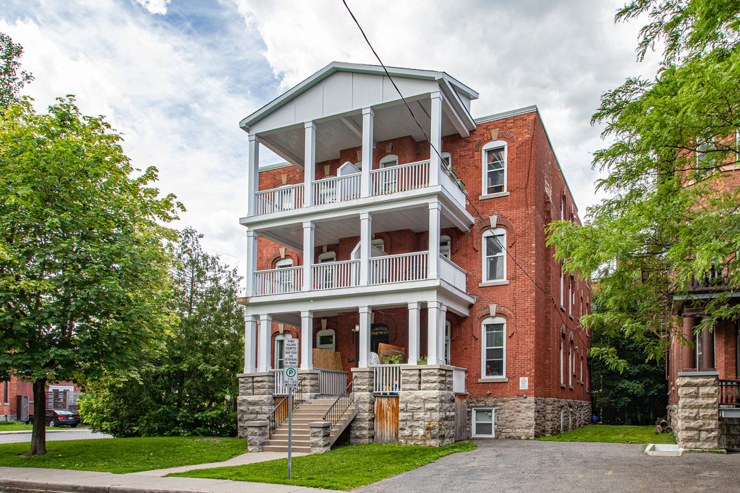 Corona Apartments in Ottawa, ON - Building Photo