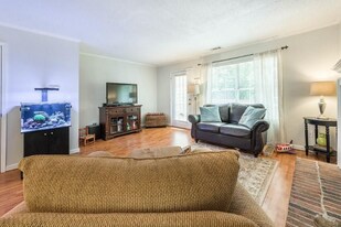 5036 Laurel Bridge Dr SE in Smyrna, GA - Building Photo