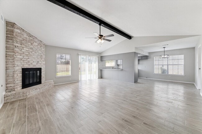 271 E Castle Harbour Dr in Friendswood, TX - Building Photo - Building Photo