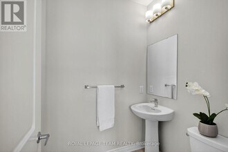 548 Flagstaff Dr in Ottawa, ON - Building Photo - Building Photo