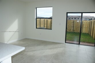11422 SW 250th St in Homestead, FL - Foto de edificio - Building Photo