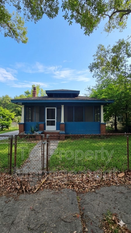 property at 1735 Brackland St