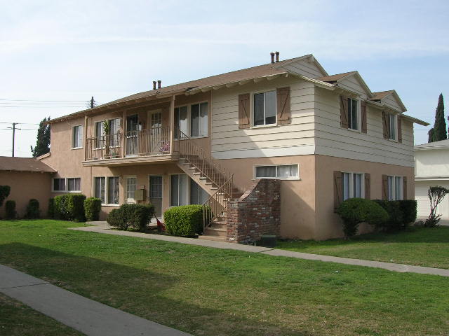 236 W Knepp in Fullerton, CA - Building Photo