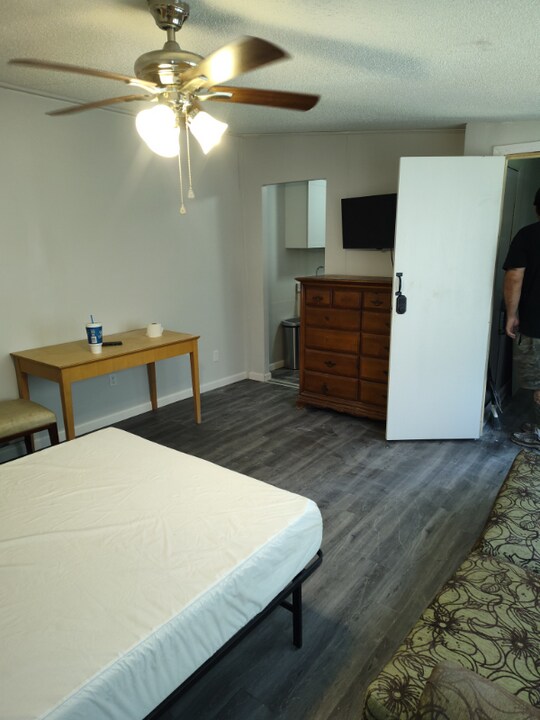 18117 Spangler Ave in Brooksville, FL - Building Photo