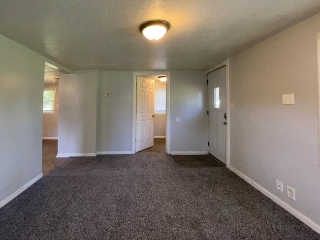 property at 1521 E Kirby Ave