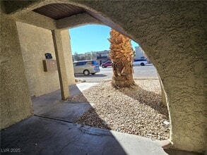 5340 Retablo Ave in Las Vegas, NV - Building Photo - Building Photo
