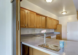 Crestpark Apartments in Oklahoma City, OK - Building Photo - Building Photo