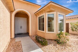 5078 Rivedro St in Las Vegas, NV - Foto de edificio - Building Photo
