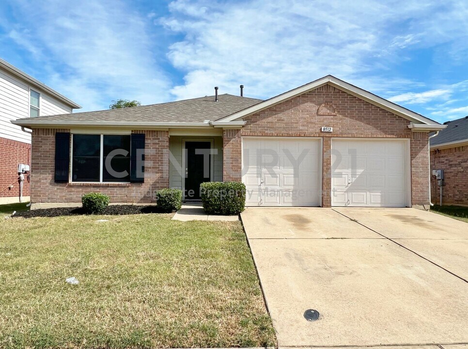 8512 Cactus Patch Way in Fort Worth, TX - Building Photo