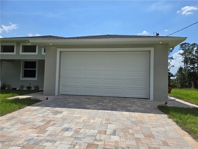 222 Victoria Ave S in Lehigh Acres, FL - Building Photo - Building Photo