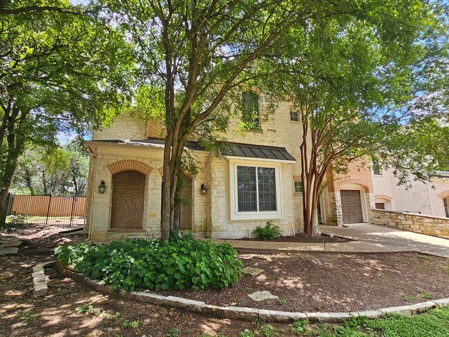 11301 Taylor Draper Ln in Austin, TX - Building Photo - Building Photo