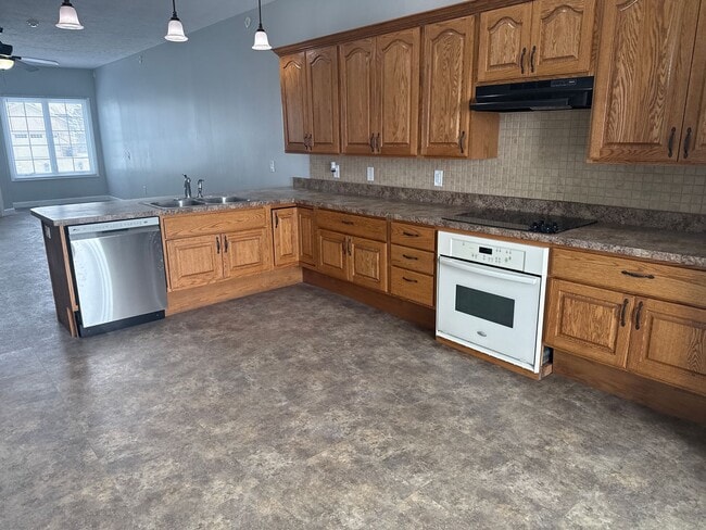 622 Garvey Ln in Chatham, IL - Building Photo - Building Photo