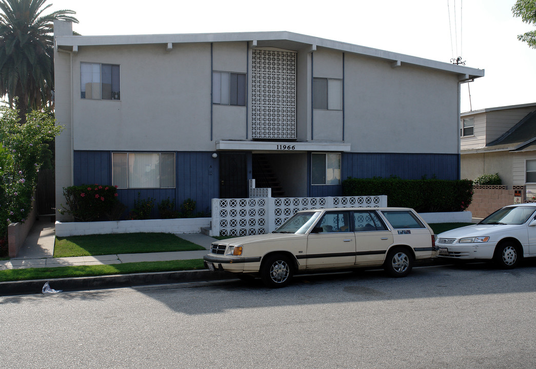 11966 Oxford Ave in Hawthorne, CA - Building Photo