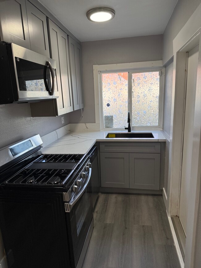 3867 5th St, Unit a in Riverside, CA - Foto de edificio - Building Photo