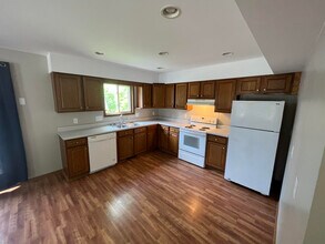 6940 Shattuck Rd in Saginaw, MI - Building Photo - Building Photo