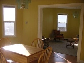 27R Albion St, Unit 2 in Somerville, MA - Building Photo - Building Photo