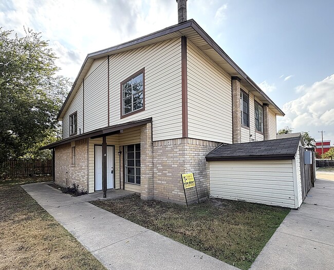 1202 Covey Ln, Unit #D in Killeen, TX - Foto de edificio - Building Photo