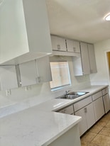 131 S Lemoore Ave in Lemoore, CA - Building Photo