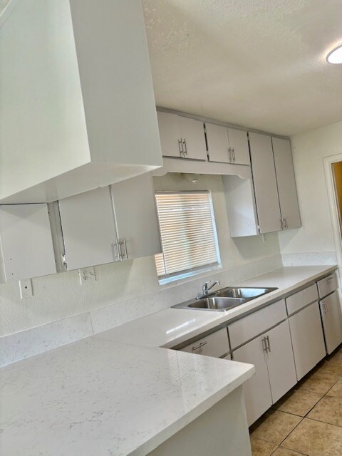 131 S Lemoore Ave in Lemoore, CA - Building Photo