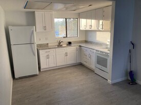 1040 La Gonda Wy in Danville, CA - Building Photo