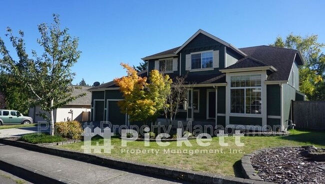 2037 Gustaf St NE in Poulsbo, WA - Foto de edificio - Building Photo