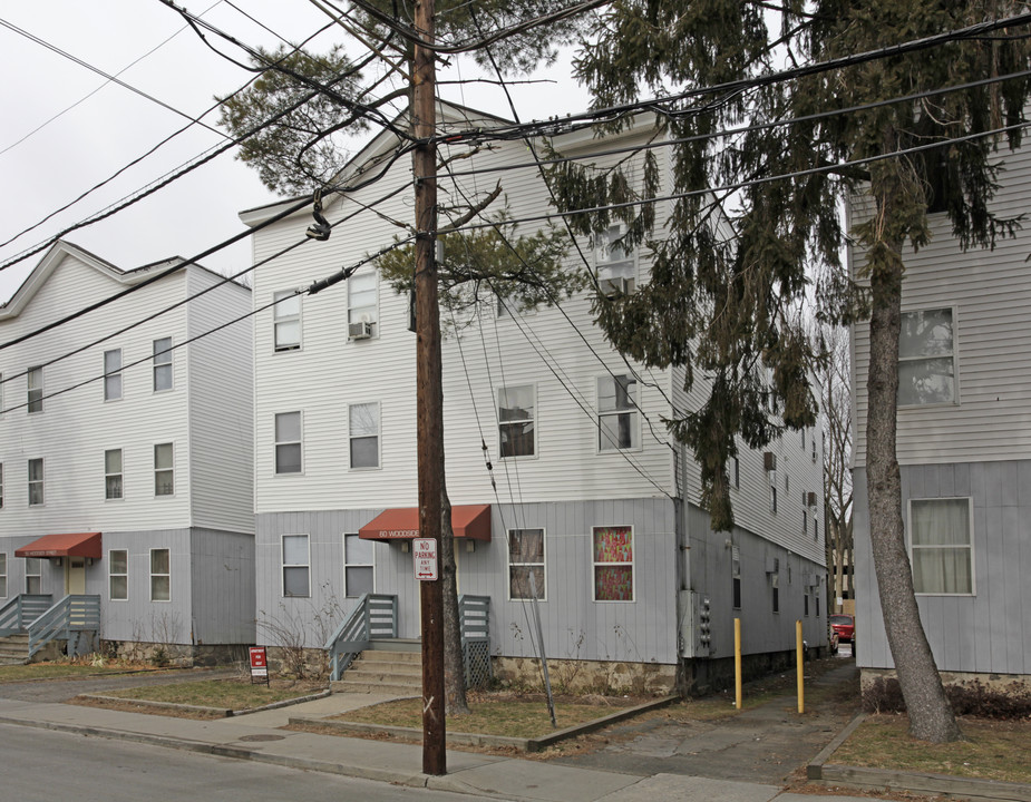 60 Woodside St in Stamford, CT - Foto de edificio