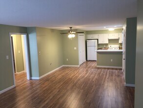 507 Ashmead Cmn, Unit 507 in Enfield, CT - Building Photo - Building Photo