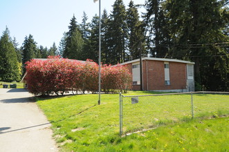 Lake Stickley Apartments in Everett, WA - Building Photo - Building Photo