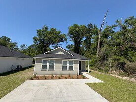 212 Tafflinger Rd in Crawfordville, FL - Building Photo
