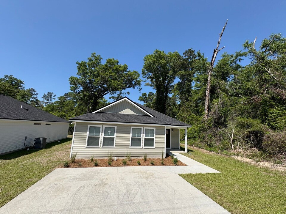 212 Tafflinger Rd in Crawfordville, FL - Building Photo