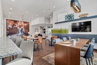 Gateway at Cooley Station in Gilbert, AZ - Foto de edificio - Building Photo