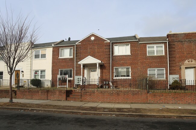 1708 Capitol Ave NE in Washington, DC - Foto de edificio - Building Photo