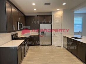 12481 W Kaler Dr in Glendale, AZ - Building Photo - Building Photo